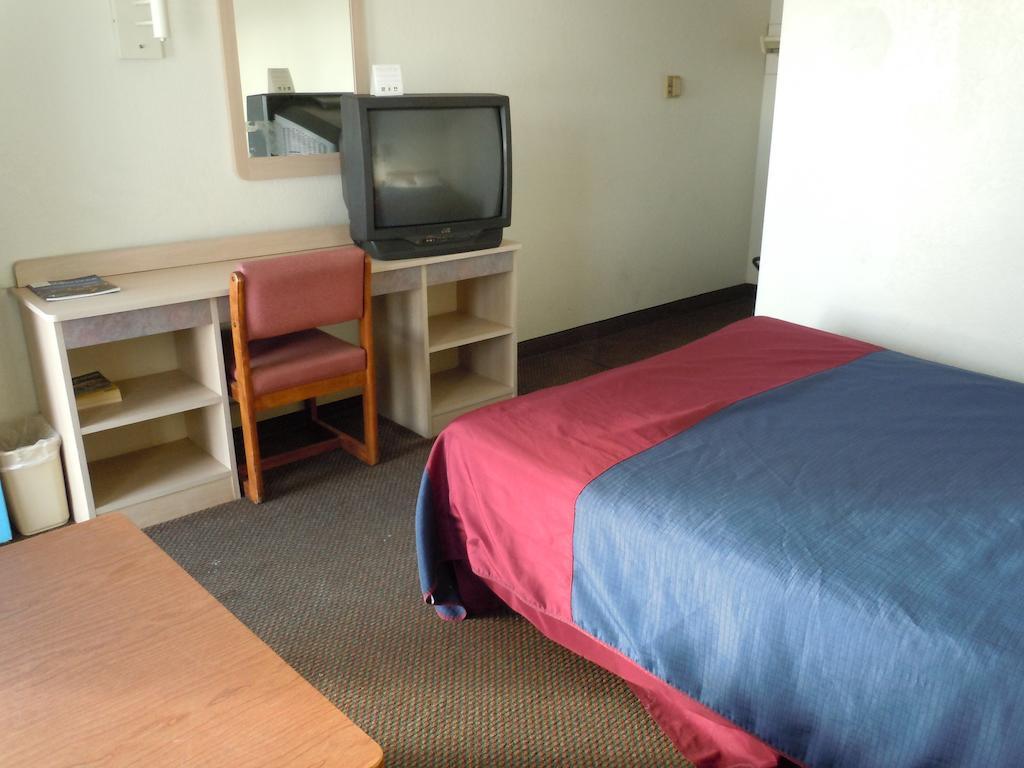 Travelodge By Wyndham Grand Rapids North Walker Ngoại thất bức ảnh
