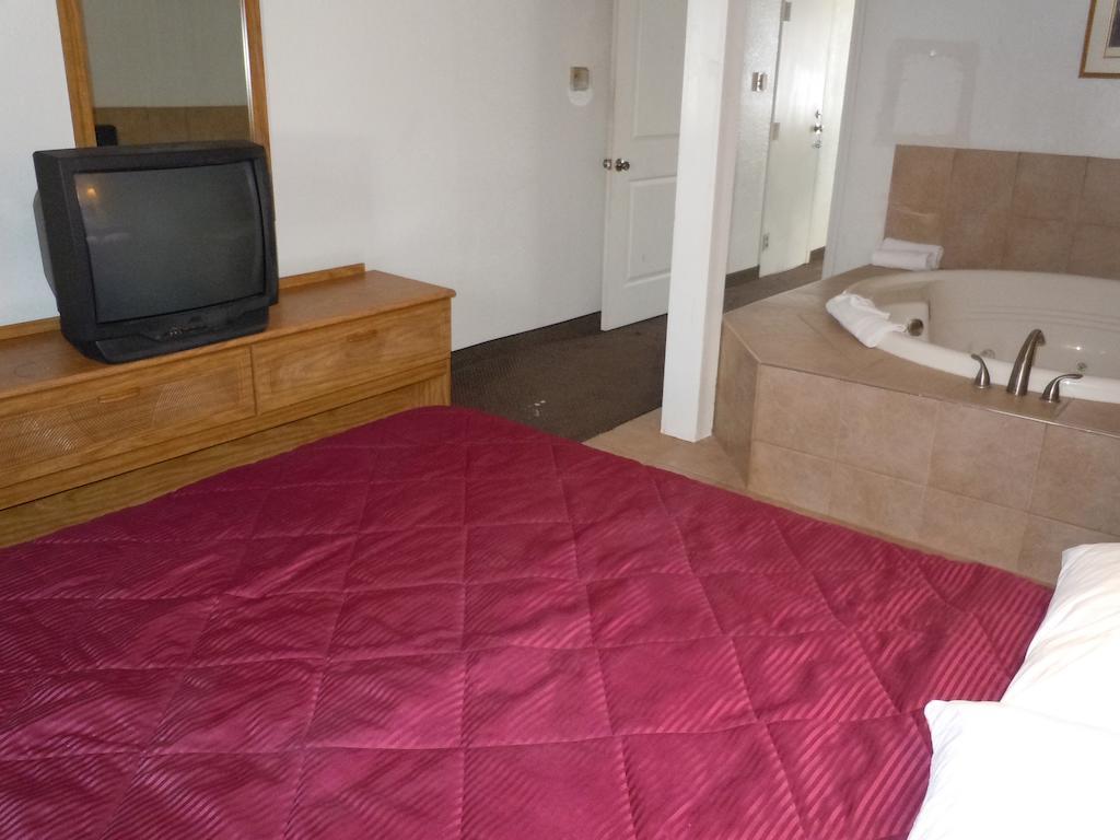 Travelodge By Wyndham Grand Rapids North Walker Ngoại thất bức ảnh