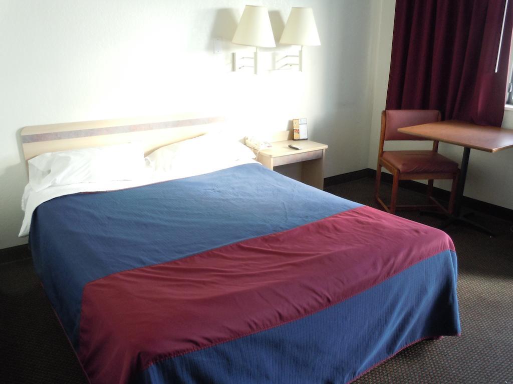 Travelodge By Wyndham Grand Rapids North Walker Ngoại thất bức ảnh