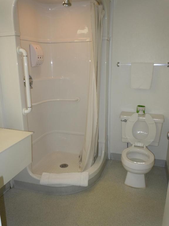 Travelodge By Wyndham Grand Rapids North Walker Phòng bức ảnh