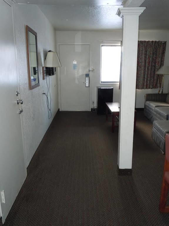 Travelodge By Wyndham Grand Rapids North Walker Ngoại thất bức ảnh